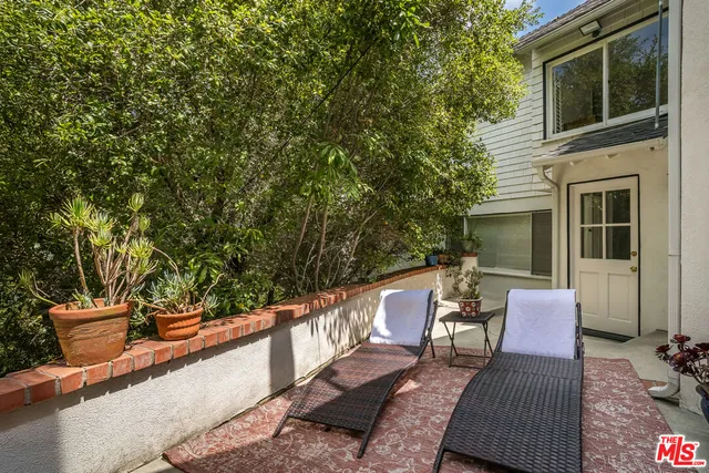 $2,895,000 | 172 South Woodburn Drive, Los Angeles, CA 90049