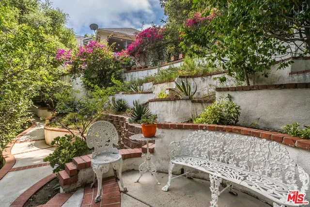 $2,895,000 | 172 South Woodburn Drive, Los Angeles, CA 90049