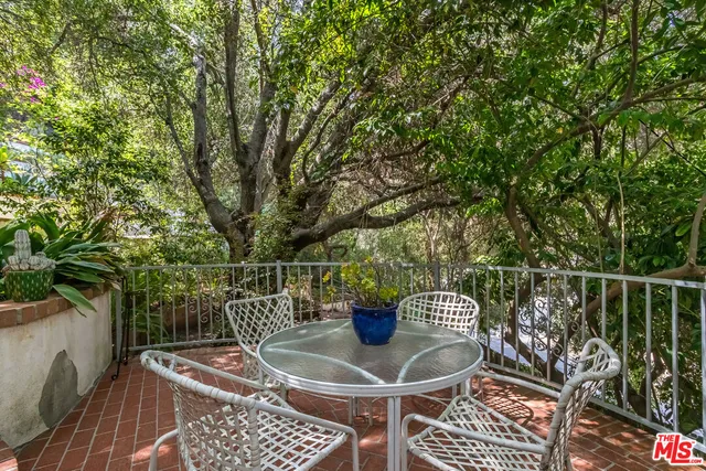 $2,895,000 | 172 South Woodburn Drive, Los Angeles, CA 90049