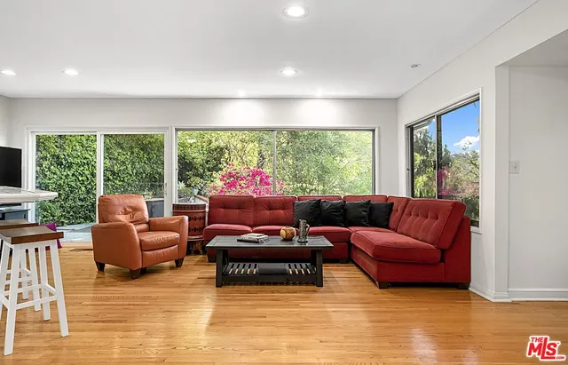 $2,895,000 | 172 South Woodburn Drive, Los Angeles, CA 90049