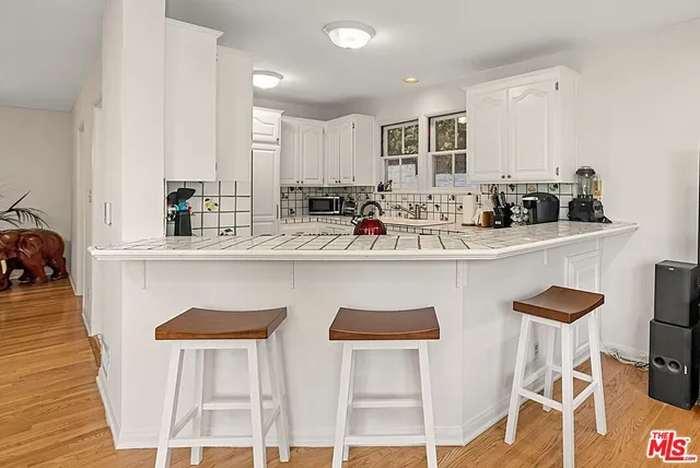 $2,895,000 | 172 South Woodburn Drive, Los Angeles, CA 90049