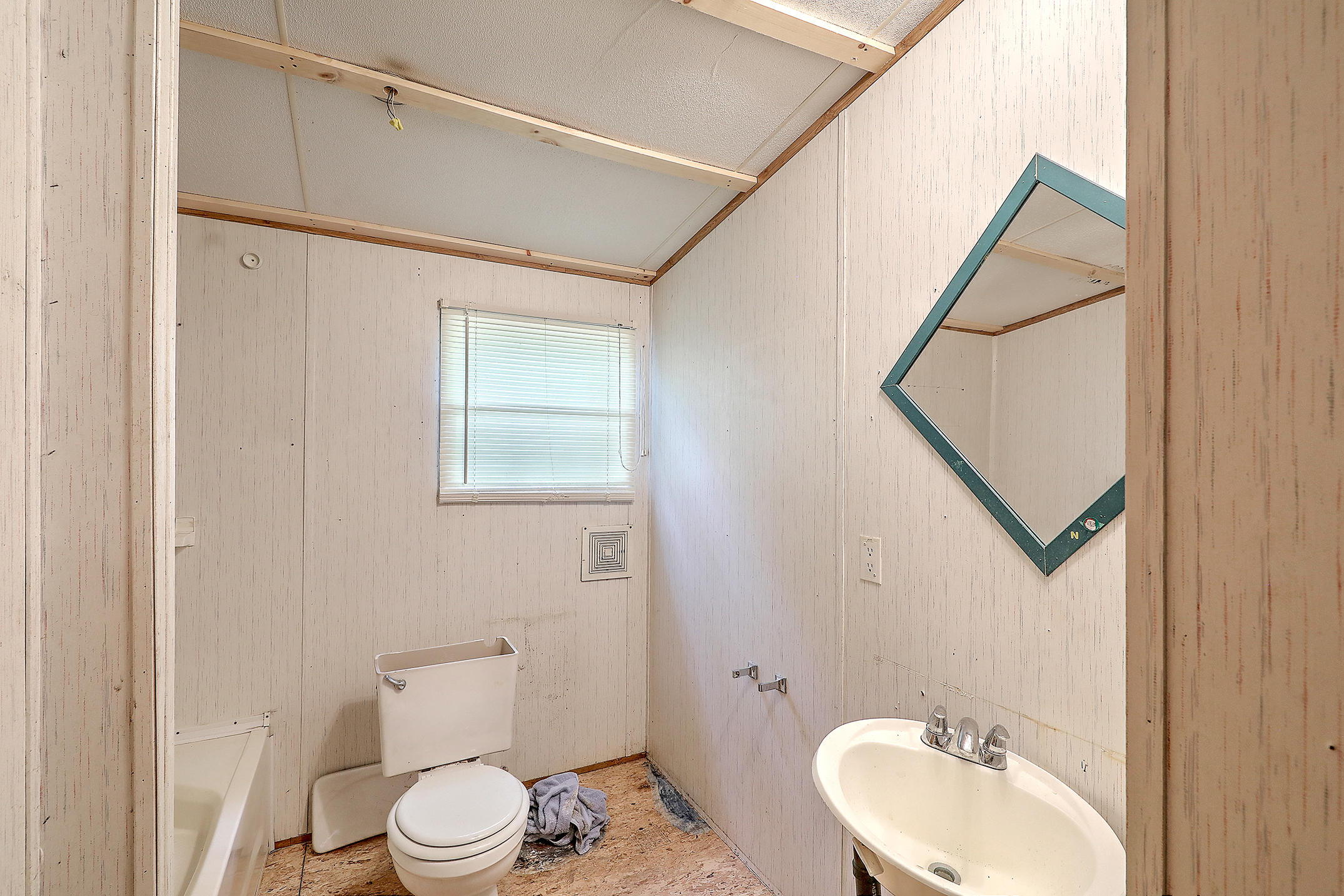 1884 Woodland Road Charleston, SC 29414 - Photo 15 of 26 1884 Woodland Road Charleston SC 29414