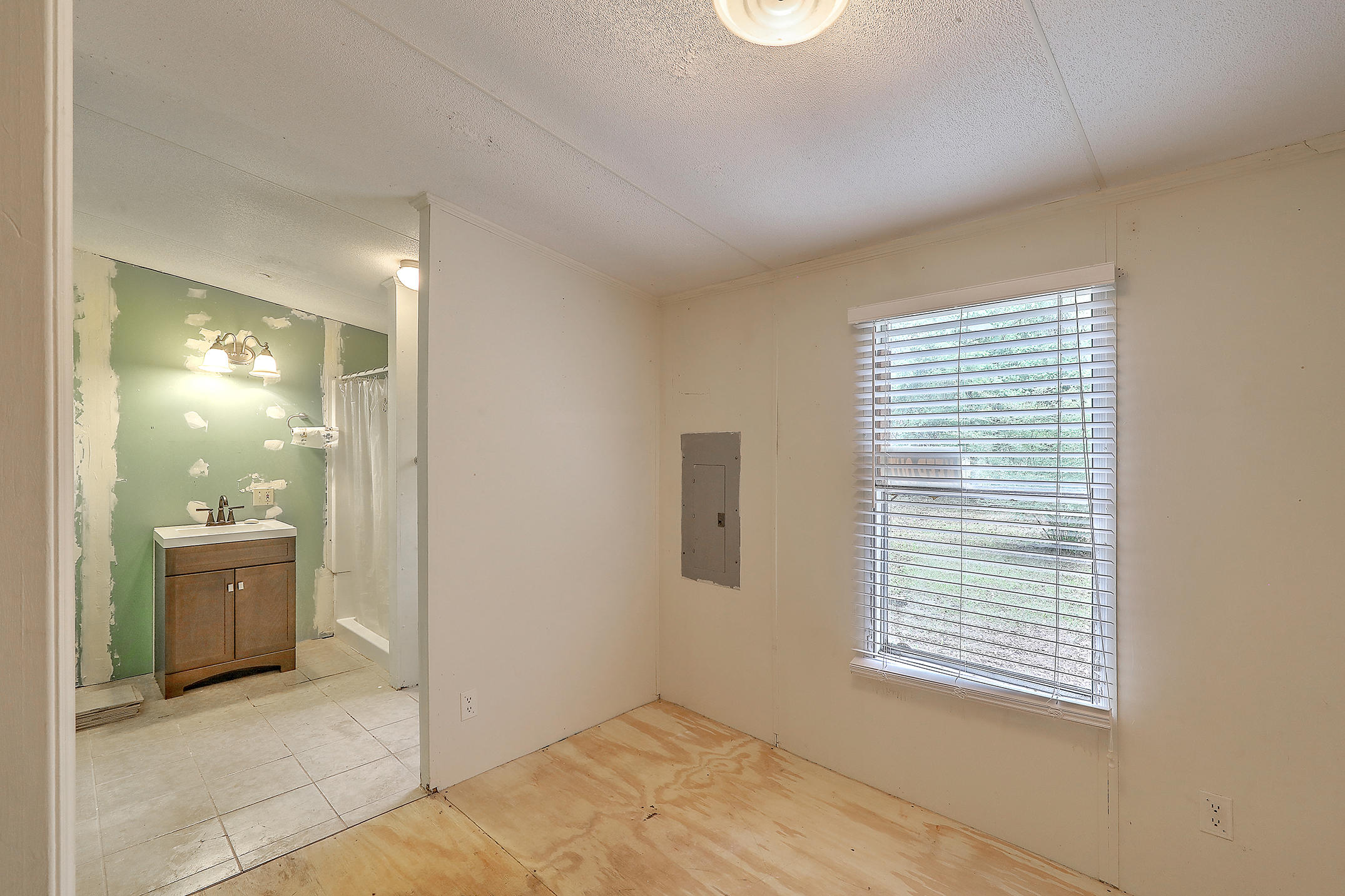 1884 Woodland Road Charleston, SC 29414 - Photo 21 of 26 1884 Woodland Road Charleston SC 29414