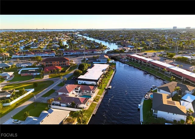 $215,000 | 4713 Santa Barbara Boulevard, Unit E3, Cape Coral, FL 33914