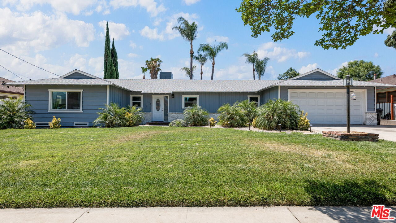 369 East Van Koevering Street Rialto, CA 92376 - Photo 4 of 55