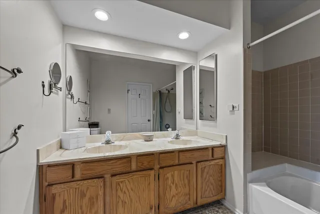 $295,000 | 131 Autumn Court, Unit 131, Buffalo Grove, IL 60089