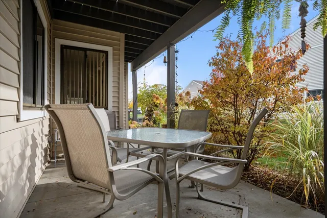 $295,000 | 131 Autumn Court, Unit 131, Buffalo Grove, IL 60089