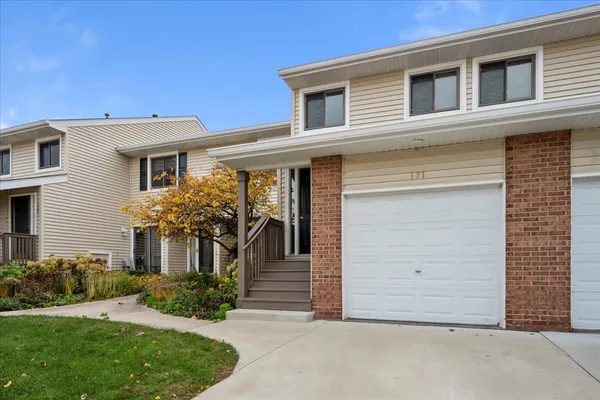 $264,900 | 131 Autumn Court, Unit 131, Buffalo Grove, IL 60089
