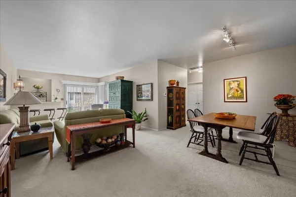 $264,900 | 131 Autumn Court, Unit 131, Buffalo Grove, IL 60089