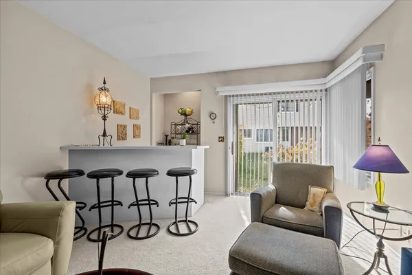 $264,900 | 131 Autumn Court, Unit 131, Buffalo Grove, IL 60089