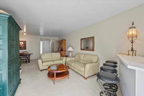 $264,900 | 131 Autumn Court, Unit 131, Buffalo Grove, IL 60089