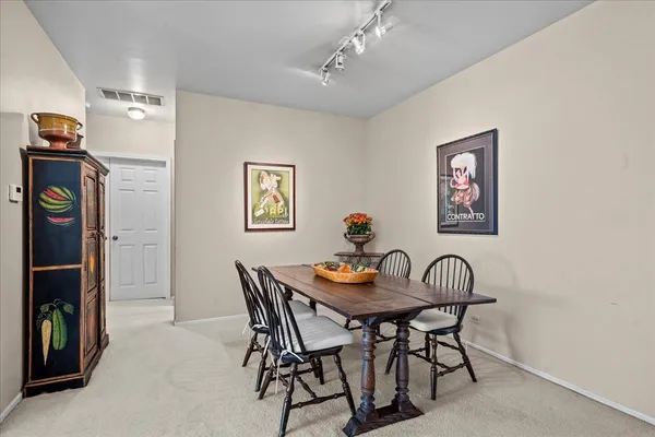 $264,900 | 131 Autumn Court, Unit 131, Buffalo Grove, IL 60089