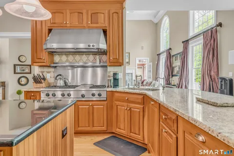 $1,475,000 | 10 Arthur's Court, Newtown, CT 06470