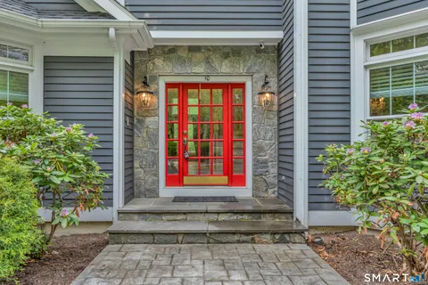 $1,475,000 | 10 Arthur's Court, Newtown, CT 06470