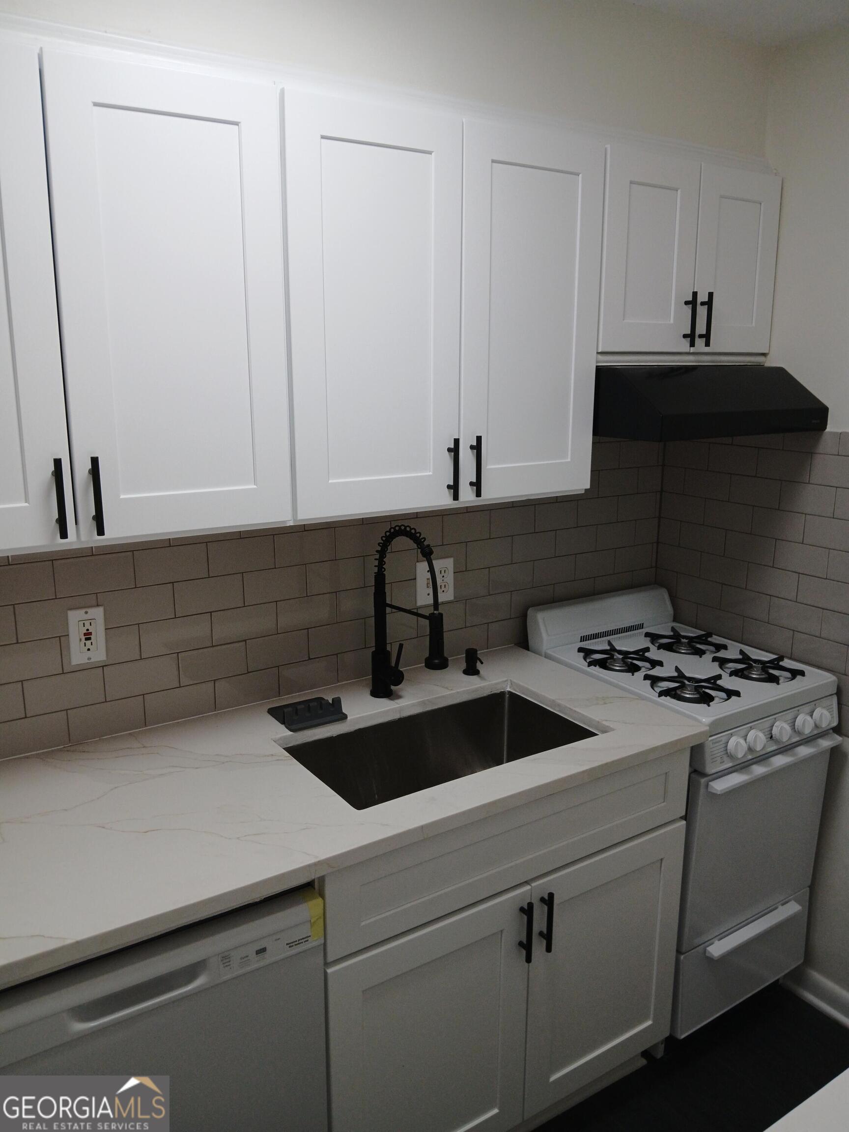 2805 Northeast Expressway Northeast, Unit B18 Atlanta, GA 30345 - Photo 16 of 18
