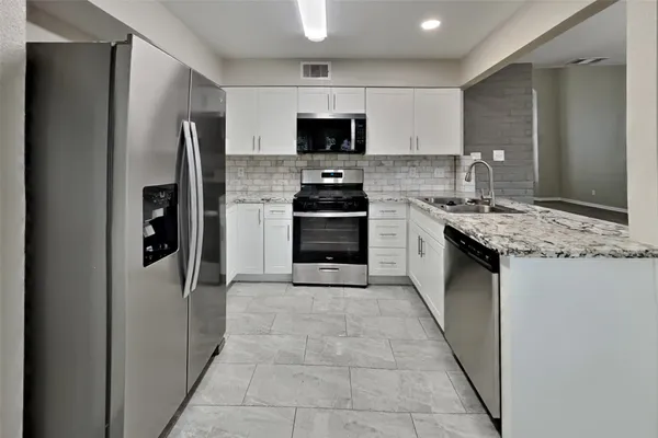 $2,225 | 8718 Pines Pl Drive, Humble, TX 77346
