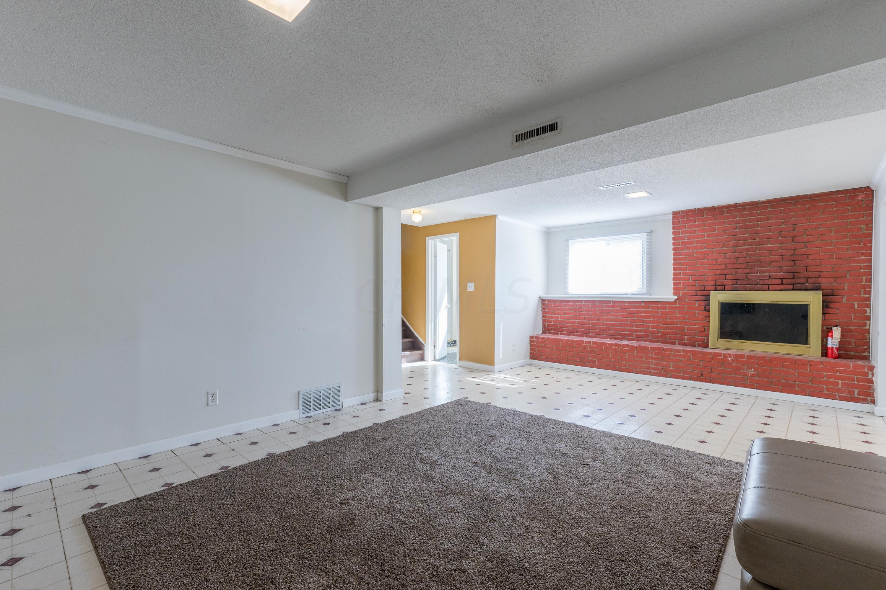4985 Refugee Road Columbus, OH 43232 - Photo 54 of 74 Family Room