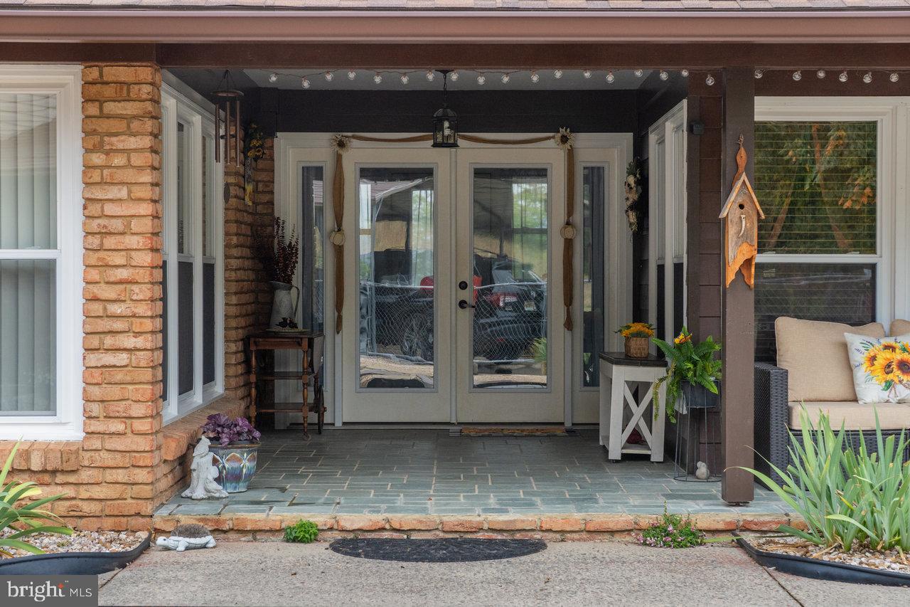 120 Galen Hedrick Road Franklin, WV 26807 - Photo 19 of 115 Charming entryway with inviting details.