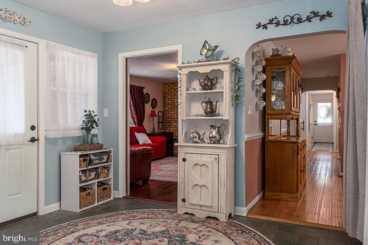 120 Galen Hedrick Road Franklin, WV 26807 - Photo 27 of 115 Charming entryway with vintage accents.