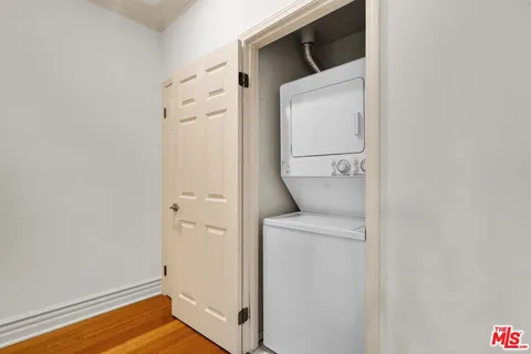 $1,049,000 | 10364 Almayo Avenue, Unit 305, Los Angeles, CA 90064