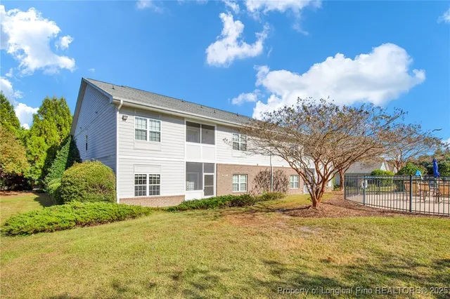a view of a house with backyard and tree