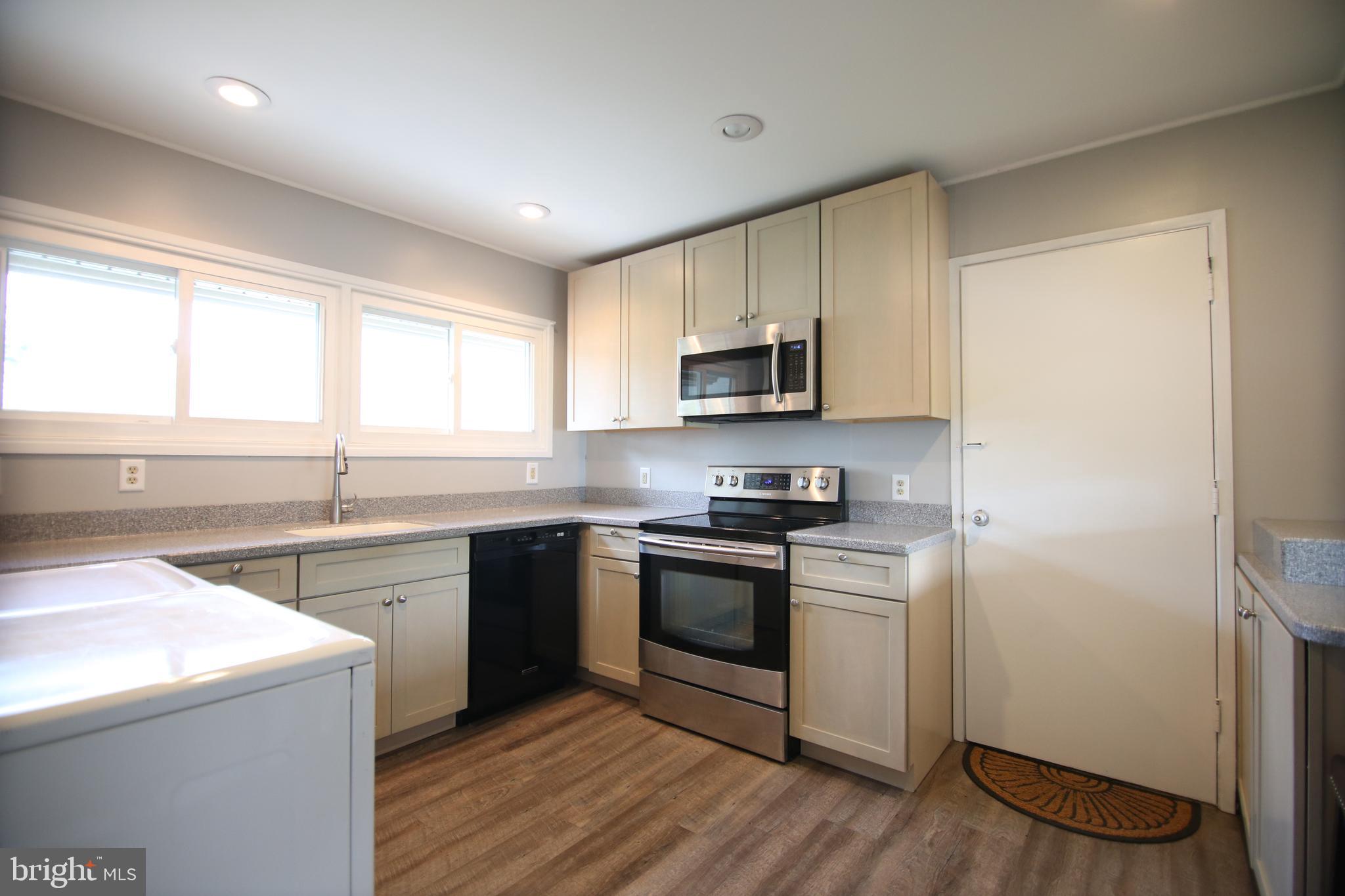 20 Downhill Road Levittown, PA 19056 - Photo 4 of 13 Gallery Image 4