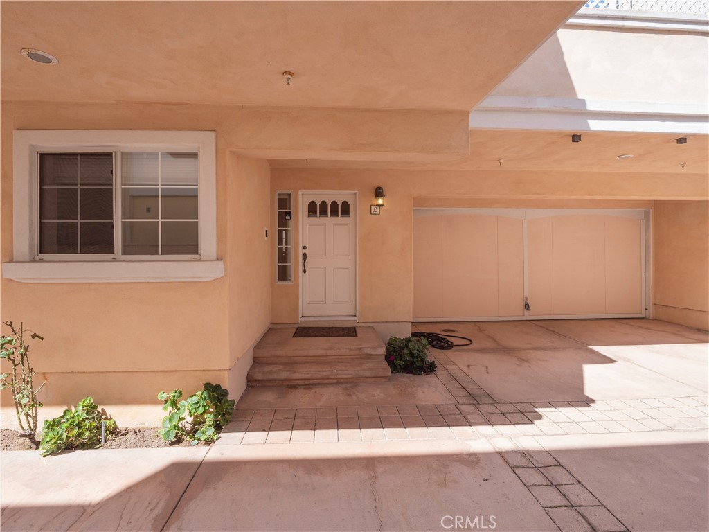 2517 Rockefeller Lane, Unit B Redondo Beach, CA 90278 - Photo 26 of 36 a front view of a house