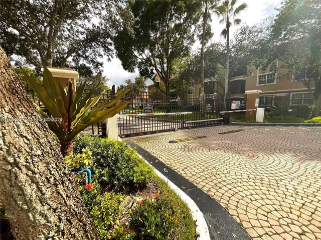 $2,400 | 11631 Southwest 2nd Street, Unit 20104, Pembroke Pines, FL 33025