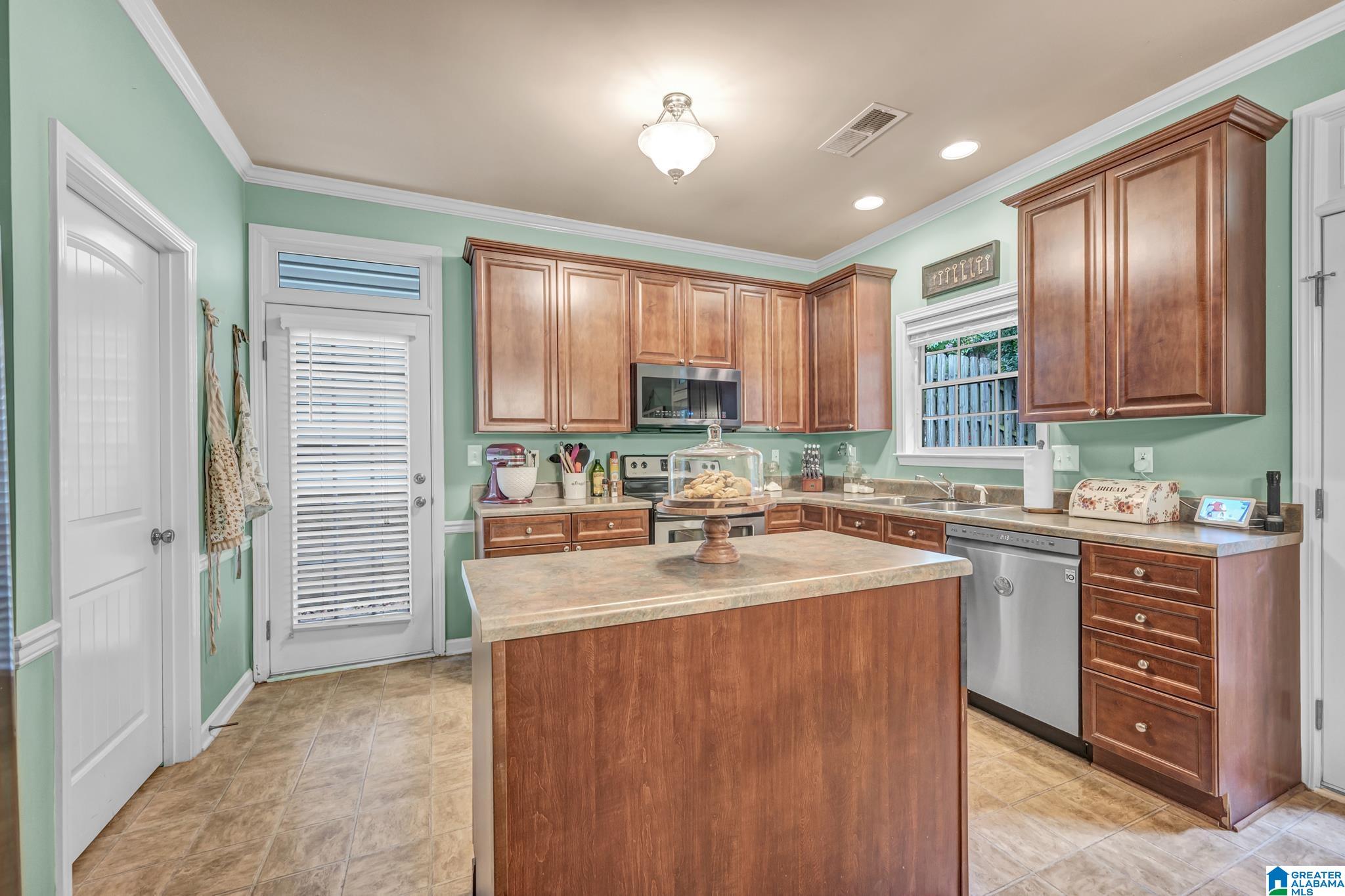 306 Calloway Lane Pelham, AL 35124 - Photo 11 of 38