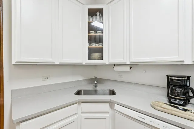 $249,900 | 822 Washington Boulevard, Unit 3, Oak Park, IL 60302