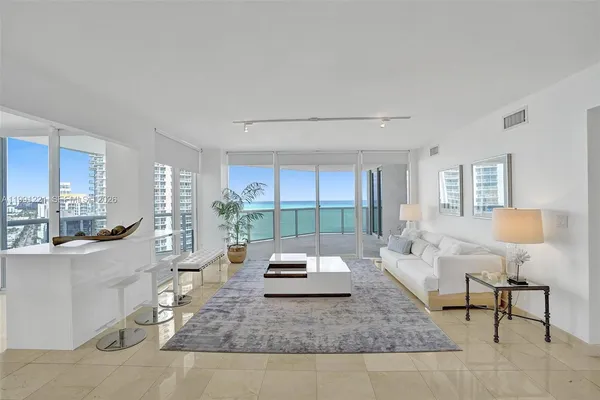 $5,800 | 6301 Collins Avenue, Unit 2308, Miami Beach, FL 33141