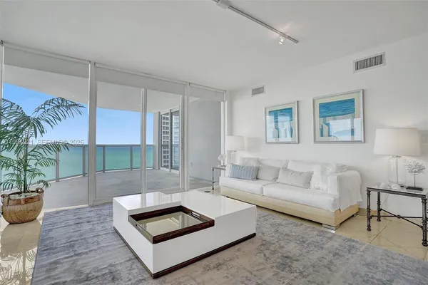 $5,800 | 6301 Collins Avenue, Unit 2308, Miami Beach, FL 33141