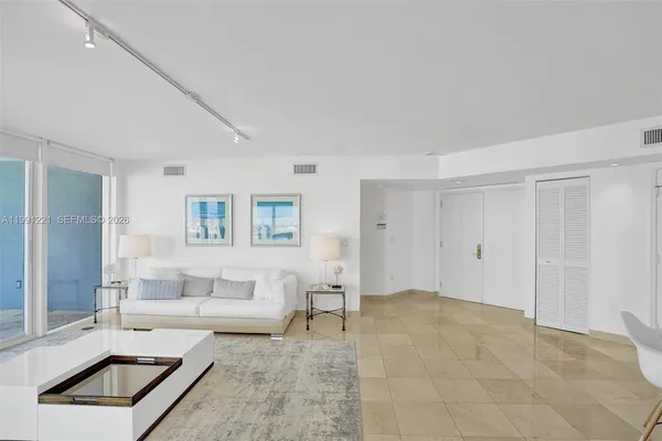 $5,800 | 6301 Collins Avenue, Unit 2308, Miami Beach, FL 33141