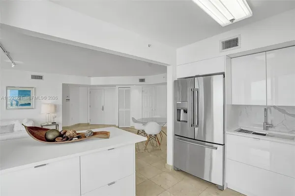 $5,800 | 6301 Collins Avenue, Unit 2308, Miami Beach, FL 33141
