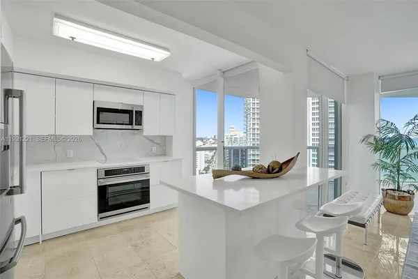 $5,800 | 6301 Collins Avenue, Unit 2308, Miami Beach, FL 33141