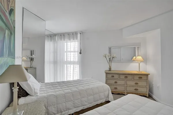 $5,800 | 6301 Collins Avenue, Unit 2308, Miami Beach, FL 33141