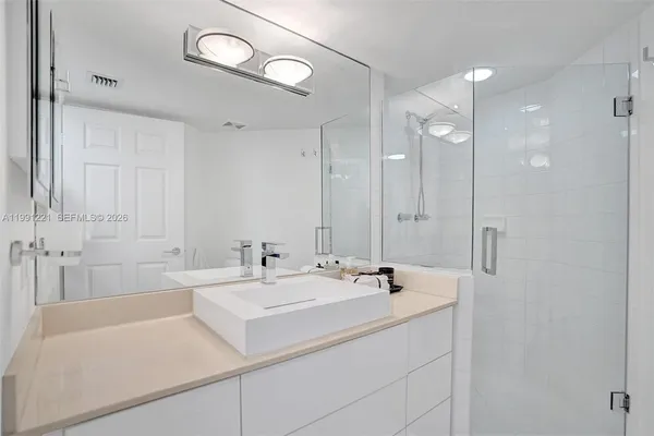 $5,800 | 6301 Collins Avenue, Unit 2308, Miami Beach, FL 33141