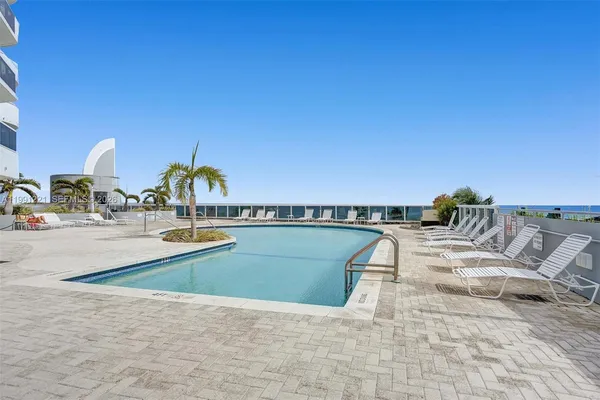 $5,800 | 6301 Collins Avenue, Unit 2308, Miami Beach, FL 33141