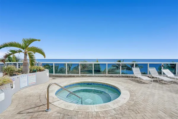 $5,800 | 6301 Collins Avenue, Unit 2308, Miami Beach, FL 33141