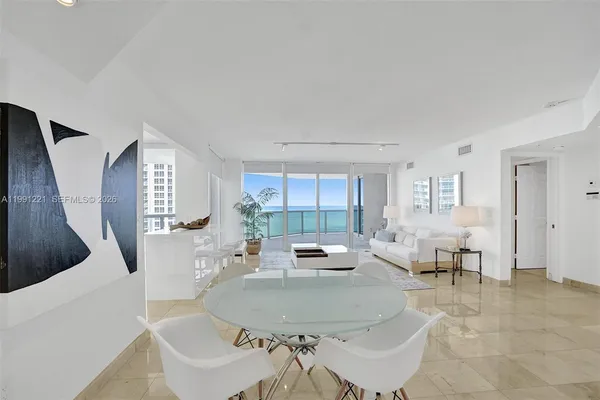 $5,800 | 6301 Collins Avenue, Unit 2308, Miami Beach, FL 33141