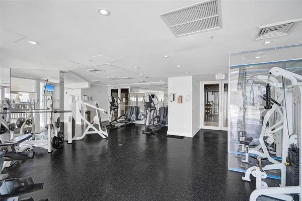 $5,800 | 6301 Collins Avenue, Unit 2308, Miami Beach, FL 33141