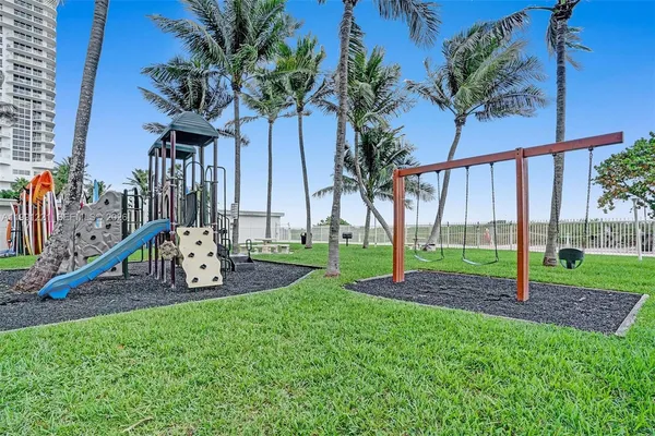 $5,800 | 6301 Collins Avenue, Unit 2308, Miami Beach, FL 33141