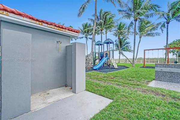 $5,800 | 6301 Collins Avenue, Unit 2308, Miami Beach, FL 33141