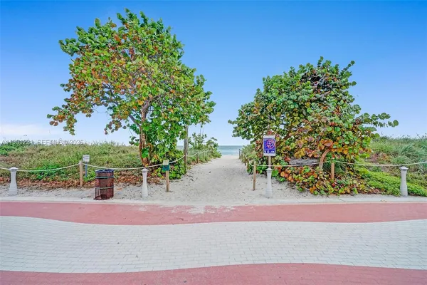 $5,800 | 6301 Collins Avenue, Unit 2308, Miami Beach, FL 33141