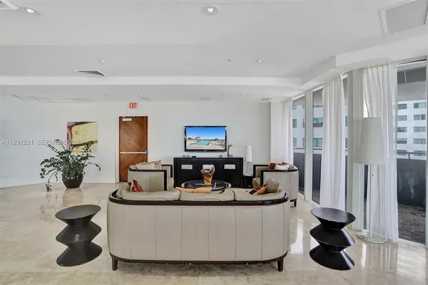 $5,800 | 6301 Collins Avenue, Unit 2308, Miami Beach, FL 33141