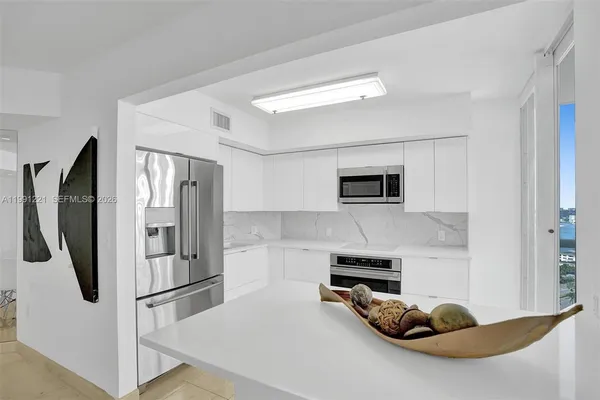 $5,800 | 6301 Collins Avenue, Unit 2308, Miami Beach, FL 33141