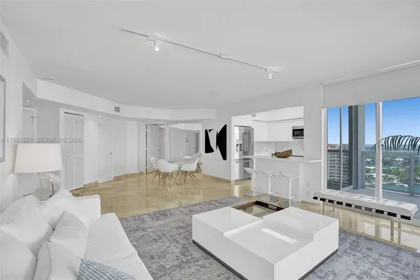 $5,800 | 6301 Collins Avenue, Unit 2308, Miami Beach, FL 33141