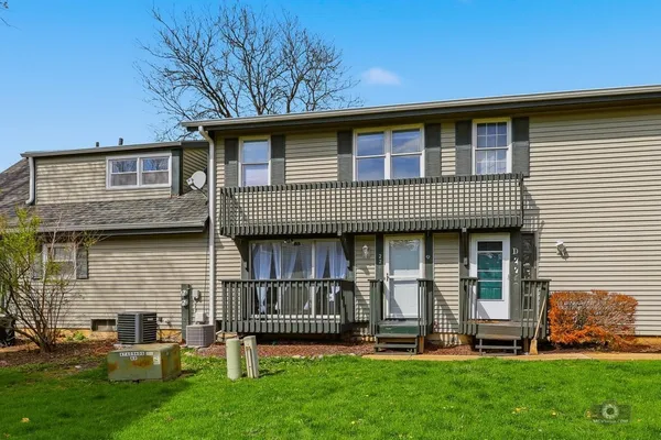 $189,000 | 226 Elkhorn Court, Unit B, Bolingbrook, IL 60440