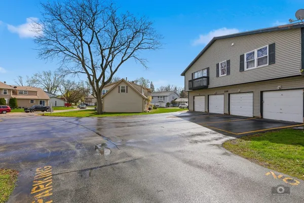 $189,000 | 226 Elkhorn Court, Unit B, Bolingbrook, IL 60440