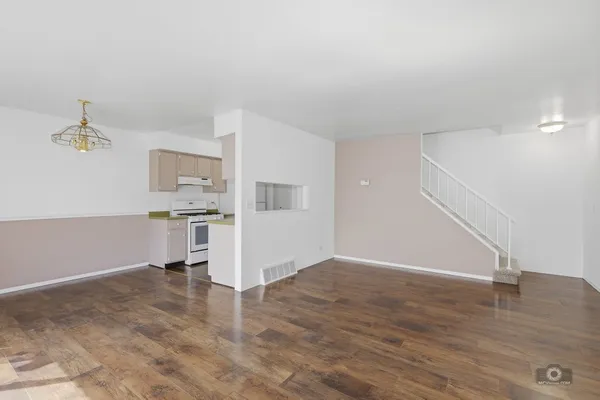 $189,000 | 226 Elkhorn Court, Unit B, Bolingbrook, IL 60440